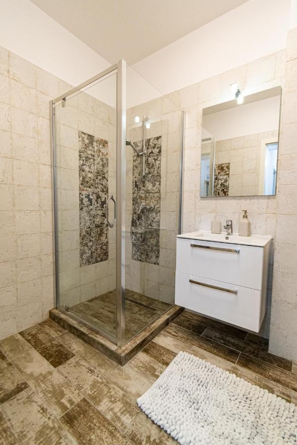 브라쇼브 Lighthouse Central Apt With Unique Views Of The Fortress, Free Parking, 5 Min By Car From The Old Town 아파트 외부 사진