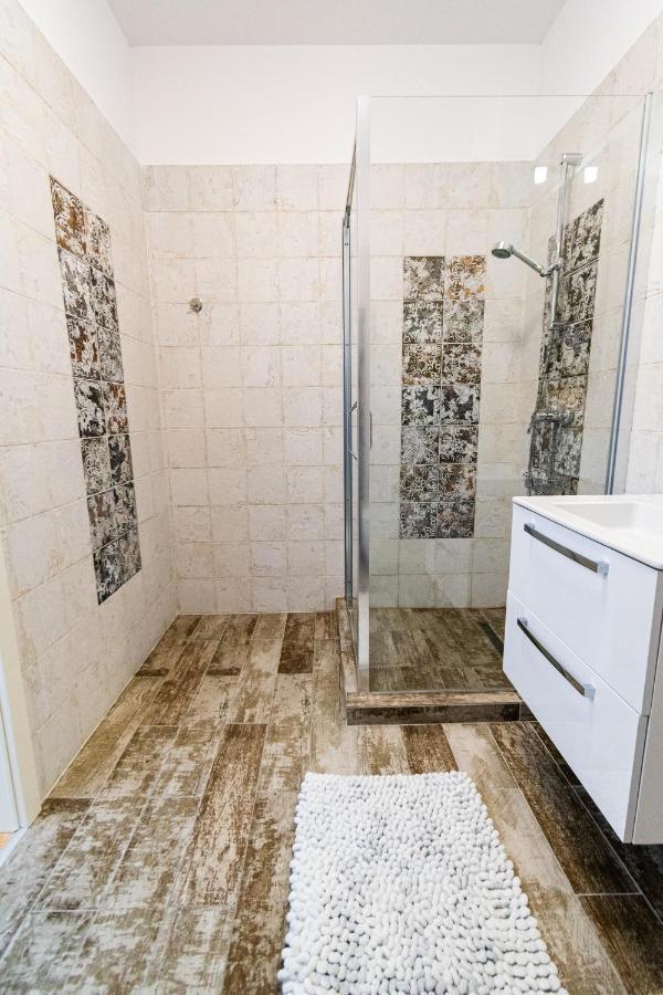 브라쇼브 Lighthouse Central Apt With Unique Views Of The Fortress, Free Parking, 5 Min By Car From The Old Town 아파트 외부 사진